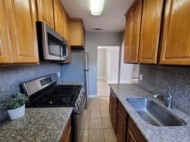 569 Smalley Ave in Hayward, CA - Building Photo