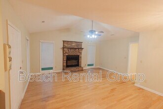 1335 Melanie Ln in Myrtle Beach, SC - Foto de edificio - Building Photo