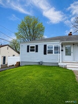 21 Monte Vista Ave in Newington, CT - Building Photo