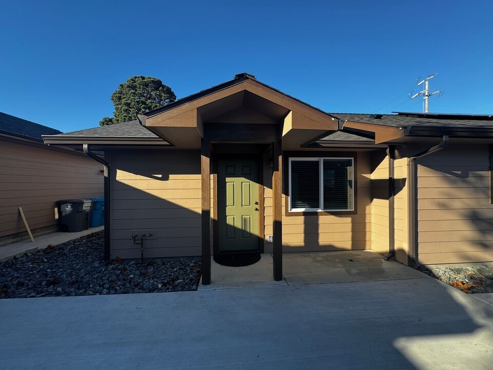 3216 California St in Eureka, CA - Foto de edificio