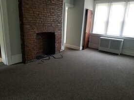 5216 5th Ave, Unit 2 in Pittsburgh, PA - Building Photo