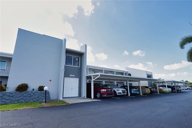 4541 SE 5th Pl in Cape Coral, FL - Foto de edificio - Building Photo