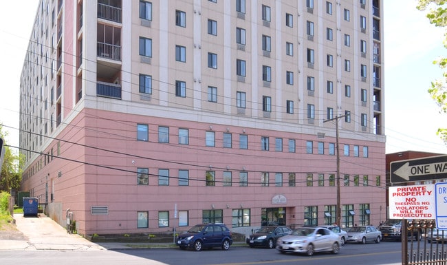 Schaffer Heights Senior Apartments in Schenectady, NY - Foto de edificio - Building Photo