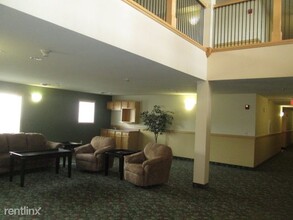 4600 S Washington St in Grand Forks, ND - Foto de edificio - Building Photo