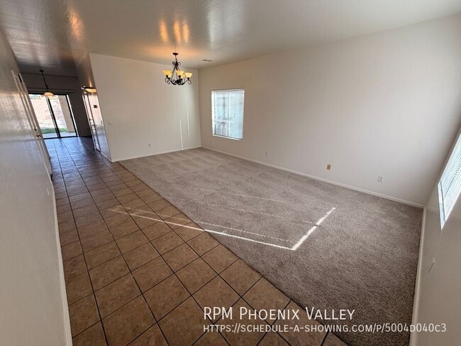 422 E Saddle Way in San Tan Valley, AZ - Building Photo - Building Photo