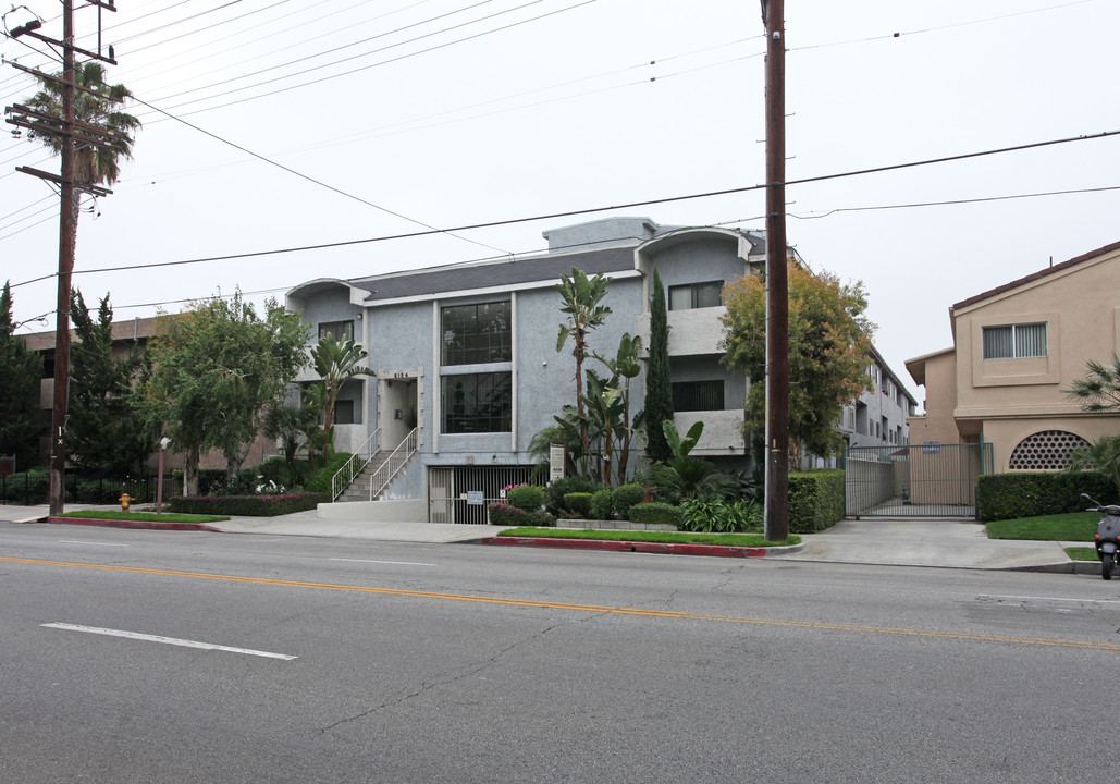 Carlton Apartment in Sherman Oaks, CA - Building Photo