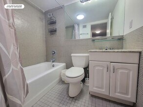 344 E 51st St in New York, NY - Foto de edificio - Building Photo