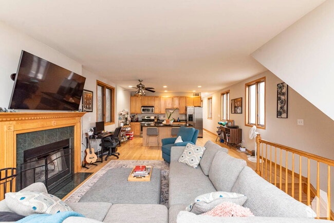 property at 1401 N Artesian Ave