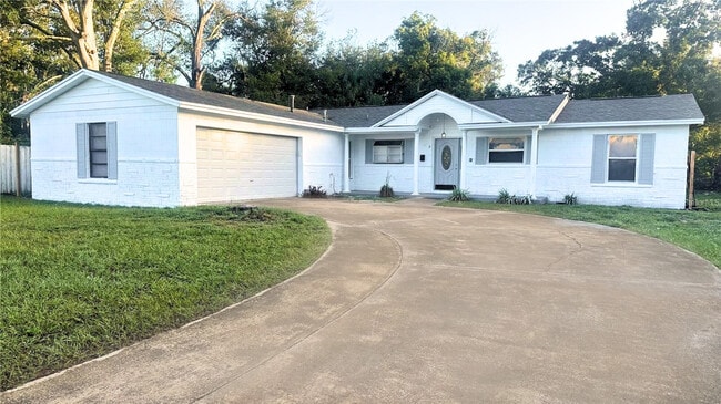property at 3 Carriage Hill Cir