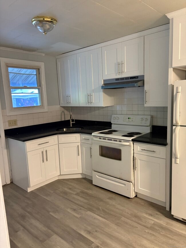 310 S Main St in Thomaston, CT - Building Photo - Building Photo