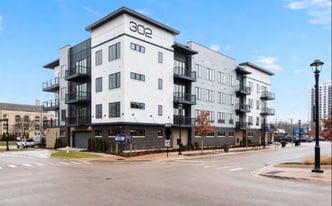 302 W Liberty Dr, Unit 304 in Wheaton, IL - Building Photo