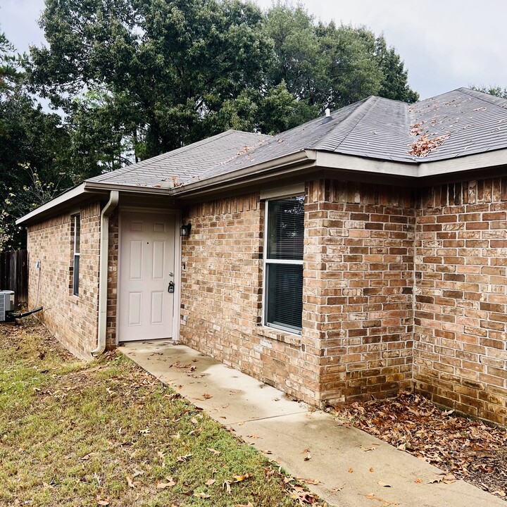 15500 County Rd 1148 in Tyler, TX - Building Photo