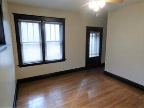 4937 Magnolia ave, Unit Second Floor in St. Louis, MO - Foto de edificio - Building Photo