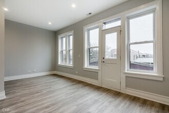 2318 W Thomas St in Chicago, IL - Building Photo - Building Photo