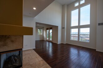 1259 Gonzales Rd in Simi Valley, CA - Foto de edificio - Building Photo