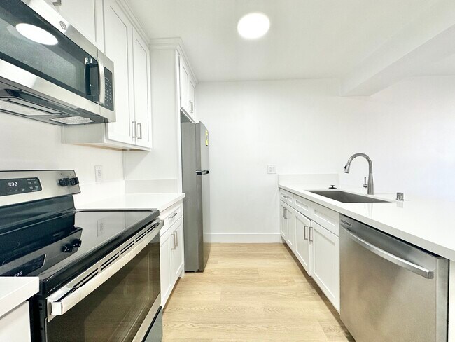 3422 S Centinela Ave-Unit -5 in Los Angeles, CA - Foto de edificio - Building Photo