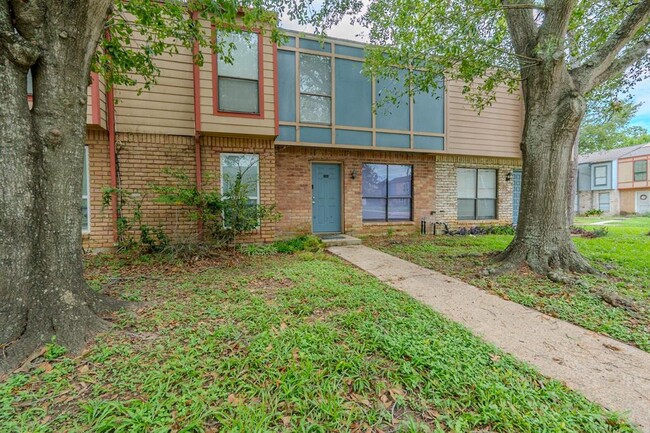 property at 2404 Miramar Ct