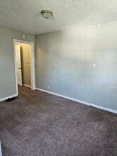 622 E 29th St, Unit B in Anderson, IN - Foto de edificio - Building Photo