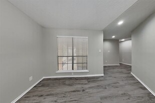 26 Pinewood Forest Ct in Spring, TX - Building Photo