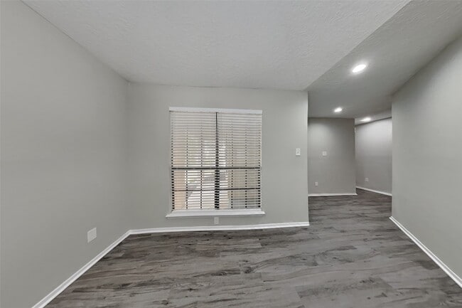 property at 26 Pinewood Forest Ct