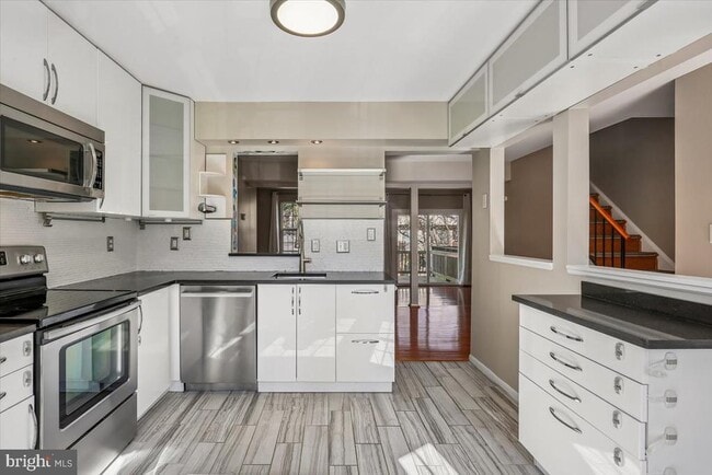 property at 3 Cinzano Ct