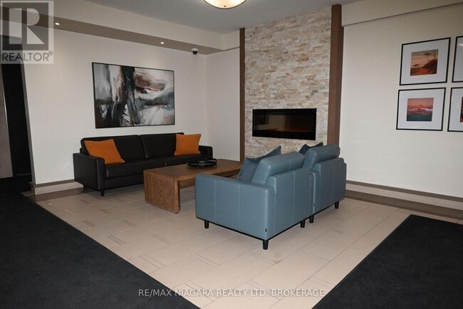 6400 Huggins St in Niagara Falls, ON - Building Photo - Building Photo