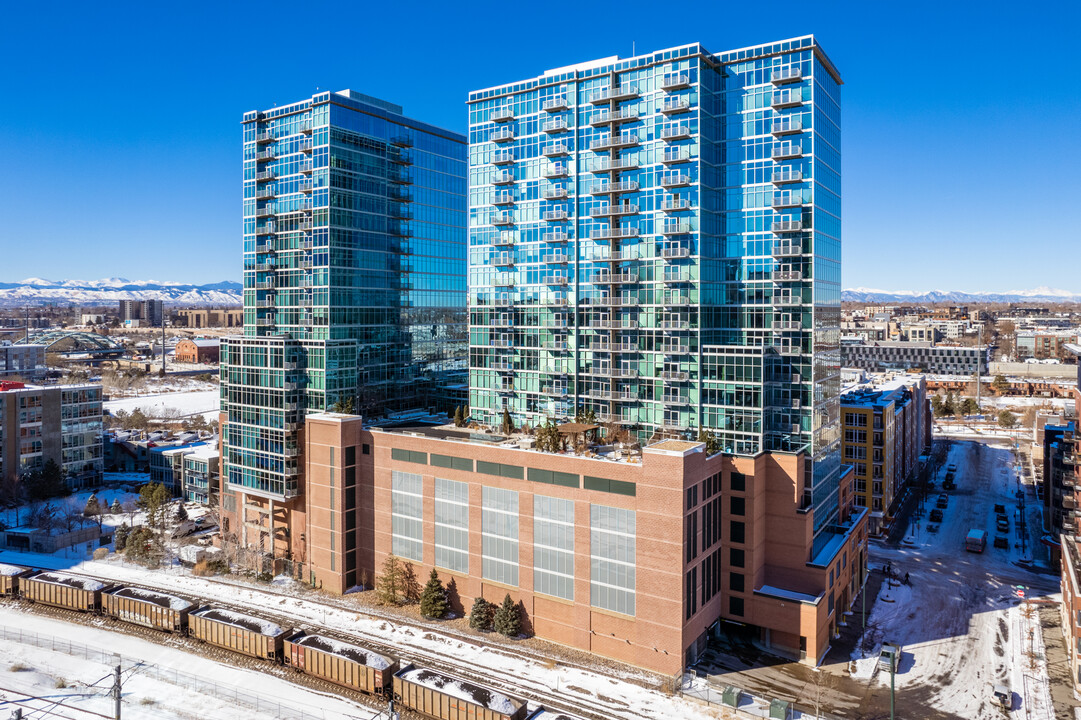 Glass House Condominiums in Denver, CO - Foto de edificio