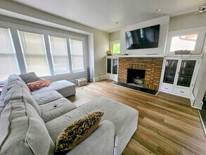 3019 N Frederick Ave, Unit 3021 in Milwaukee, WI - Foto de edificio - Building Photo