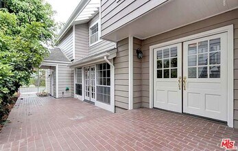 13082 Mindanao Way-Unit -52 in Marina Del Rey, CA - Building Photo - Building Photo