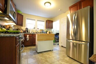 27 Bostonia Ave, Unit 1 in Boston, MA - Foto de edificio - Building Photo