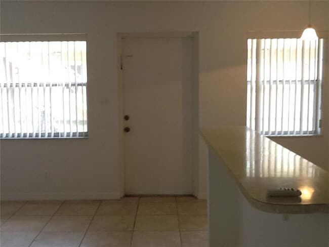 101 NE 41st St in Oakland Park, FL - Building Photo - Building Photo