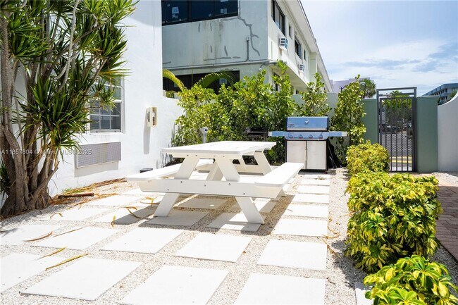320 84th St in Miami Beach, FL - Building Photo - Building Photo