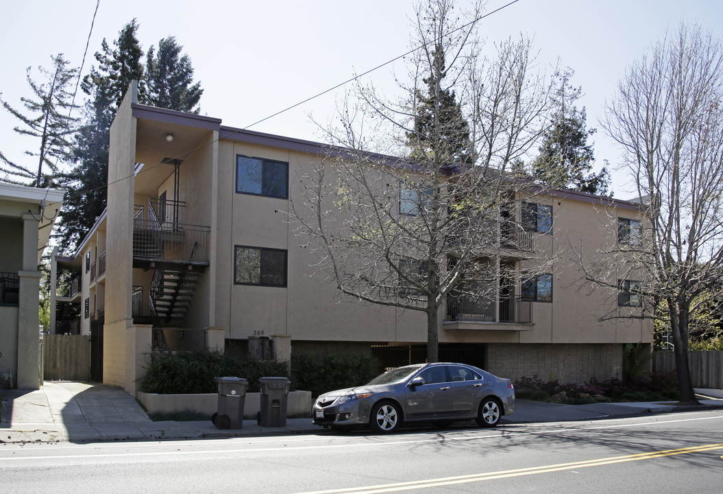 389 Alcatraz Ave in Oakland, CA - Building Photo