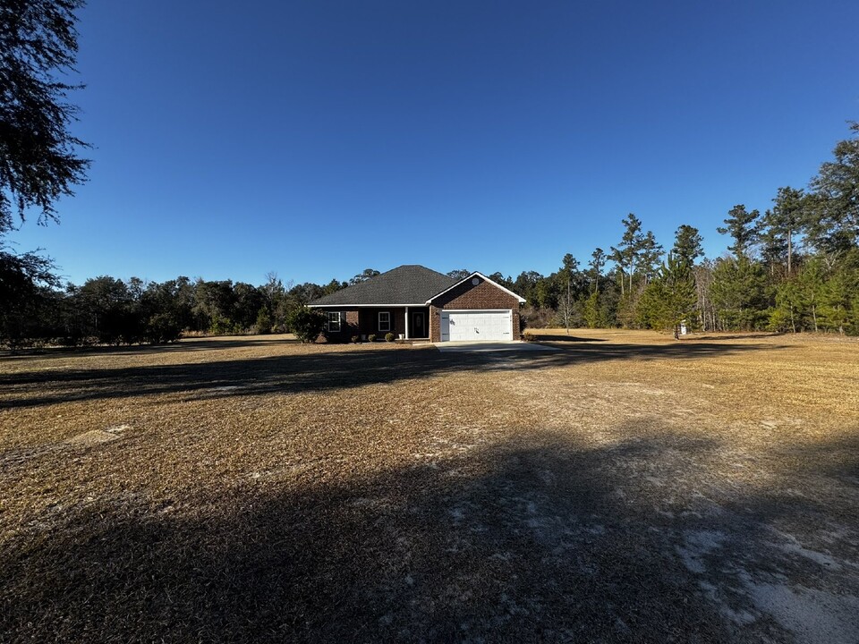 214 Hughes Loop NW in Ludowici, GA - Foto de edificio