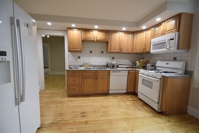 24 St James St in Newton, MA - Building Photo - Building Photo