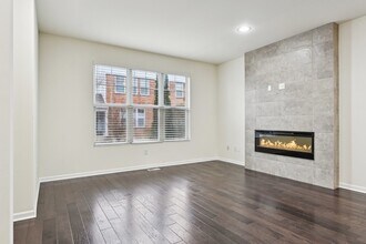 905 Times Square Dr in Aurora, IL - Building Photo - Building Photo