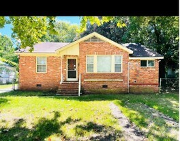 2076 Midway St in Montgomery, AL - Building Photo