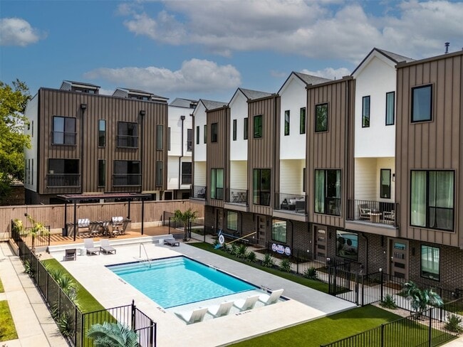 property at 1902 N Carroll Ave