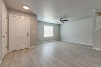 2475 E Goldstone St in Meridian, ID - Building Photo - Building Photo