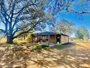 6223 Fenske Ln in Needville, TX - Foto de edificio - Building Photo