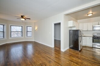 1351 W Touhy Ave in Chicago, IL - Building Photo - Building Photo