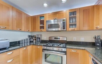 2451 Midtown Ave, Unit 1517 in Alexandria, VA - Foto de edificio - Building Photo