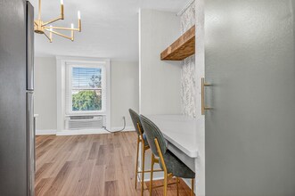 224 E Garden St in Pensacola, FL - Foto de edificio - Building Photo