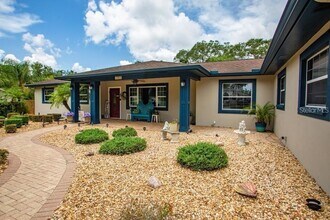 12802 N 53rd St in Tampa, FL - Foto de edificio - Building Photo