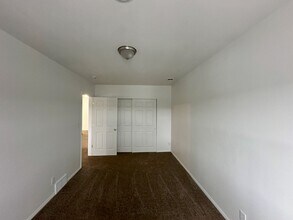 155 E Wisconsin Ave, Unit D in Oconomowoc, WI - Building Photo - Building Photo