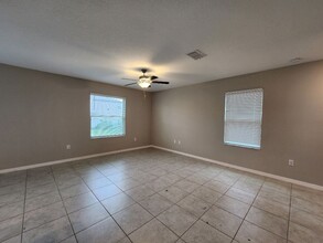 10231 Bright Crystal Ave in Riverview, FL - Building Photo - Building Photo