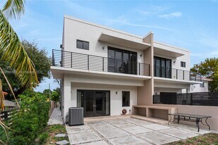 3070 NW 14th St in Miami, FL - Building Photo