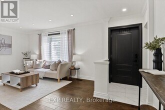 667 Wickens Ave in Burlington, ON - Building Photo - Building Photo