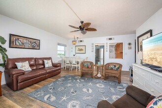 205 Jimmy Buffett Mem Hwy in Satellite Beach, FL - Building Photo - Building Photo