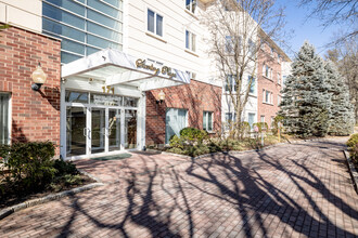 Sterling Plaza in Great Neck, NY - Foto de edificio - Building Photo